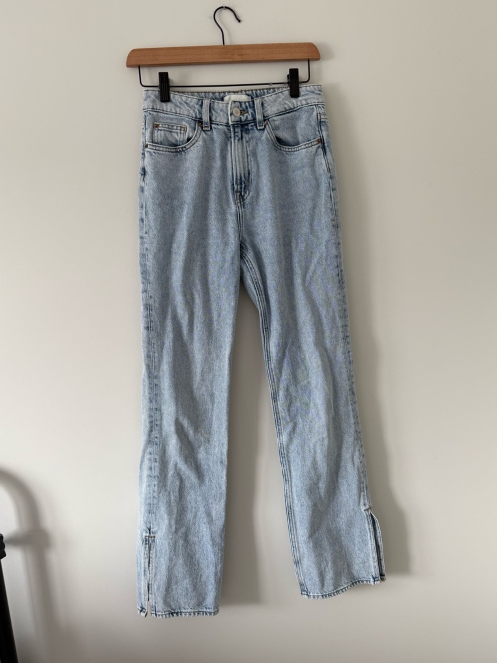 H&M Light Wash High Waisted Straight Leg Jeans (size 2)